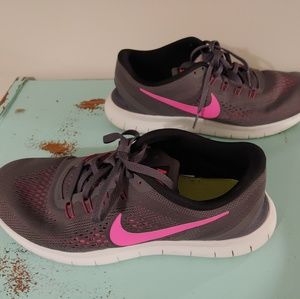Women's Nikes size 10